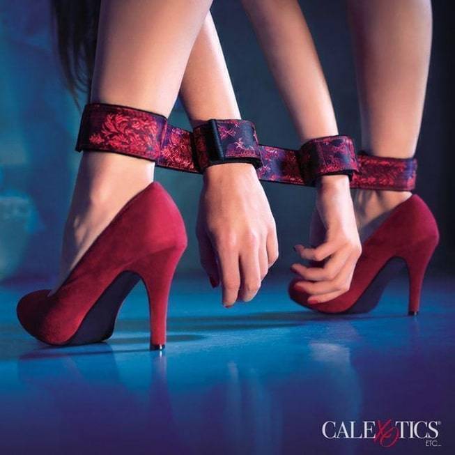 Бондаж California Exotic Novelties Scandal, черный с красным